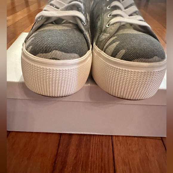 Steve Madden Emmi camo platform sneakers - Picture 5 of 12